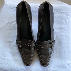 Brown leather aerosoles square toe pumps